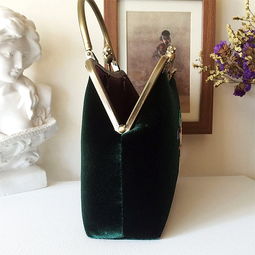 復古情懷，指尖綻放 原創手工絲絨繡花包的藝術之旅